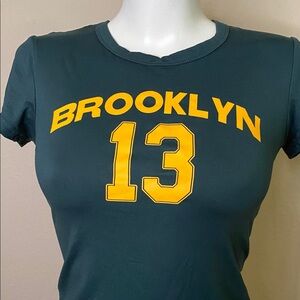 Refuge Brooklyn 13 Dark Green and Yellow crop look tee top sport shirt M
